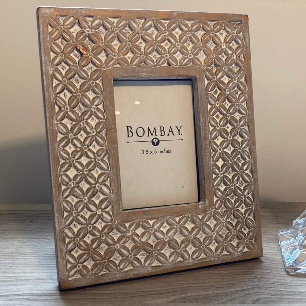 NWOT Bombay carved wood floral gold wash picture frame - Picture 2 of 15